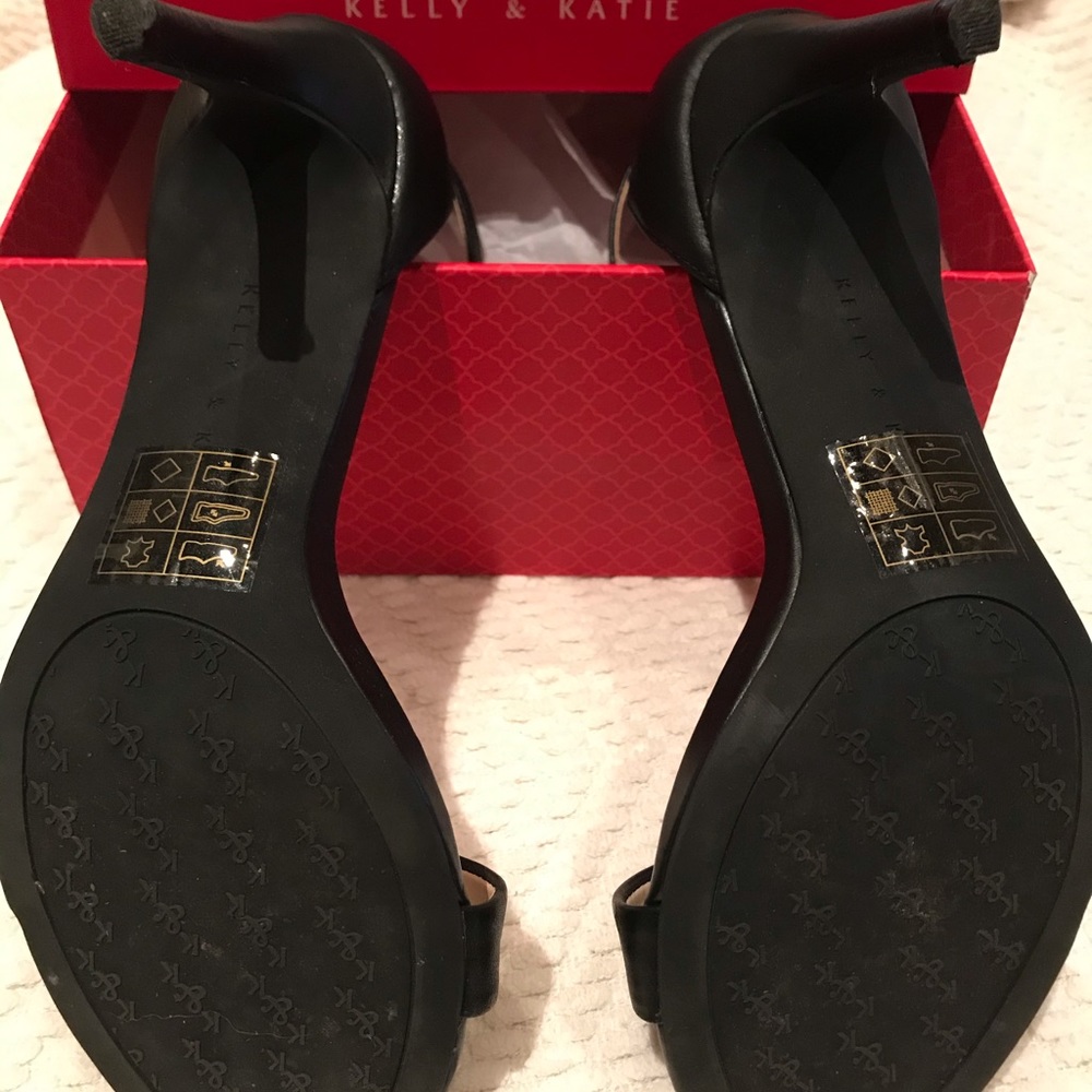 Kelly & Katie Black Sandals - Picture 6 of 7